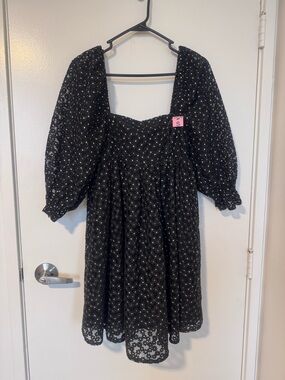 Storia Black Puff-Sleeve Floral Dress